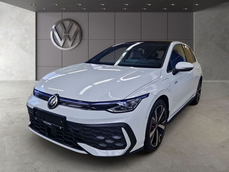 Pure white Neu 2025 VW Golf VIII GTE Limousine | 42.690 € (Guter Preis) - Bild 1/4
