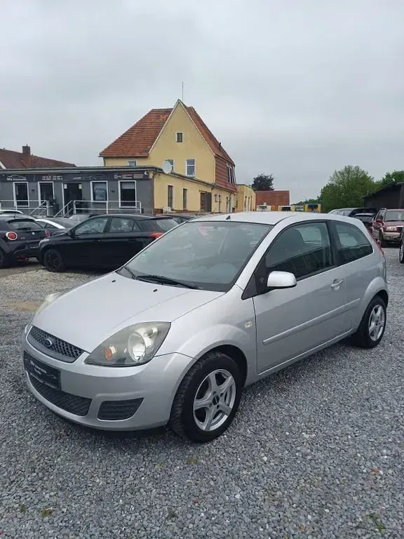 Gebraucht Ford Fiesta Style 80 PS (58 kW) 2008 Silber Kleinwagen