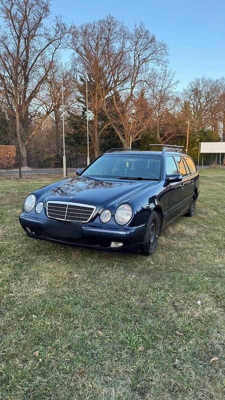 Gebraucht Mercedes E240 170 PS (125 kW) 1999 Blau Kombi