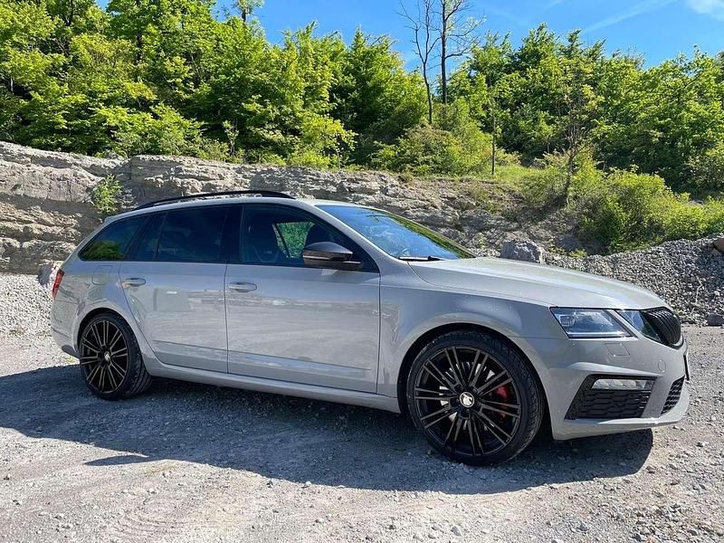 Grau Gebraucht 2018 Skoda Octavia RS Kombi | 20.500 € (Fairer Preis) - Bild 1/4