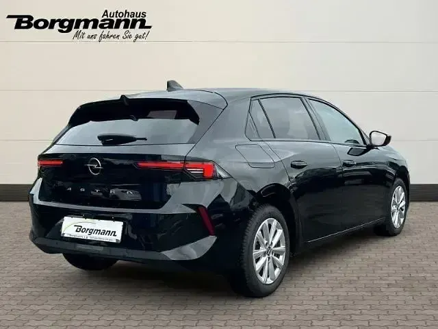 Gebraucht Opel Astra Enjoy 110 PS (80 kW) 2023 Lackierung schwarz perla nera/ Kleinwagen