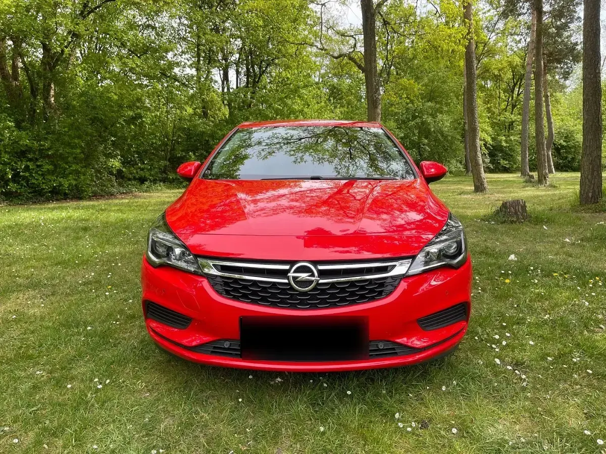 Gebraucht Opel Astra Edition 125 PS (91 kW) 2017 Rot Limousine