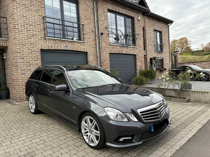 Grau Gebraucht 2011 Mercedes E250 Avantgarde Kombi | 12.670 € (Fairer Preis) - Bild 1/4