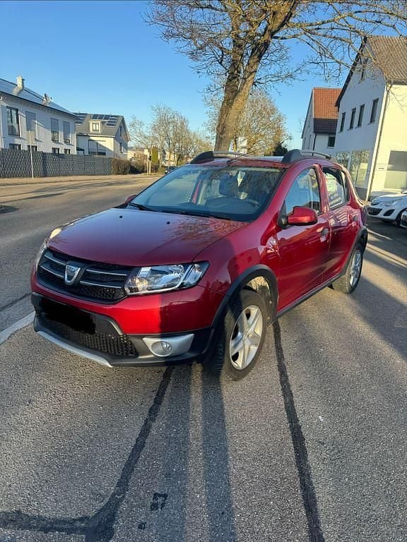 Gebraucht Dacia Sandero Stepway 90 PS (66 kW) 2015 Rot Limousine