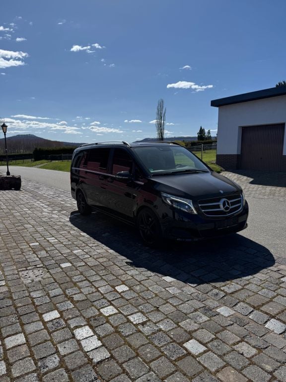Schwarz Gebraucht 2015 Mercedes V250 Avantgarde Van / Kleinbus | 30.000 € (Superpreis) - Bild 1/4