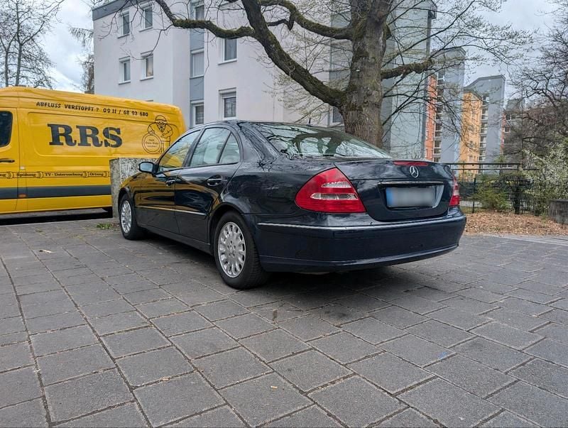 Second-hand Mercedes E320 224 CP (164 kW) 2003 Albastru Berlinǎ