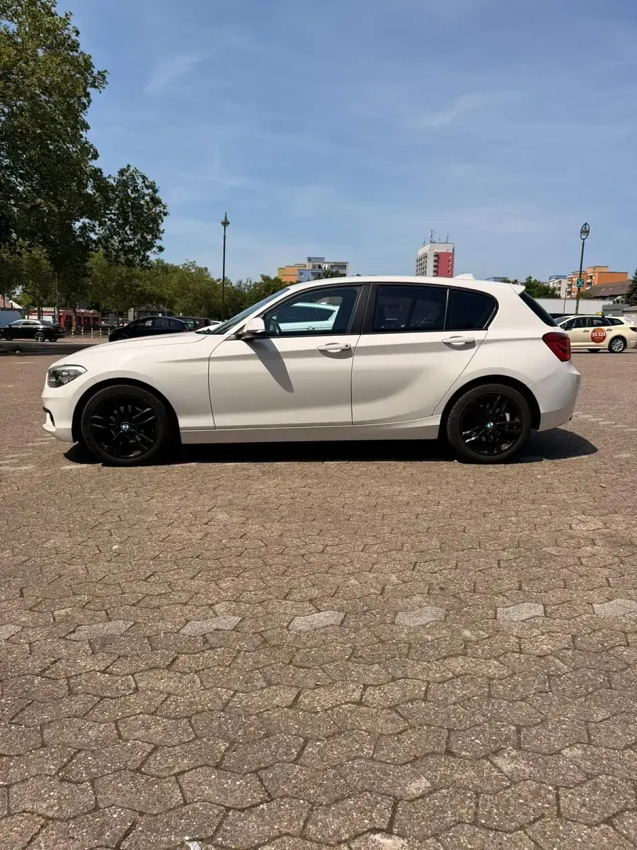 Gebraucht BMW 116 Advantage 109 PS (80 kW) 2016 Weiß Kleinwagen