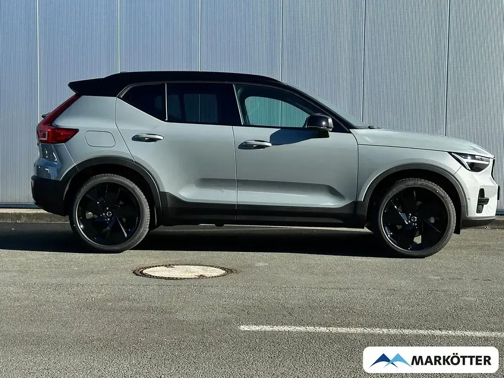 Neu Volvo XC40 Plus 163 PS (119 kW) 2026 Vapour grey / metallic SUV