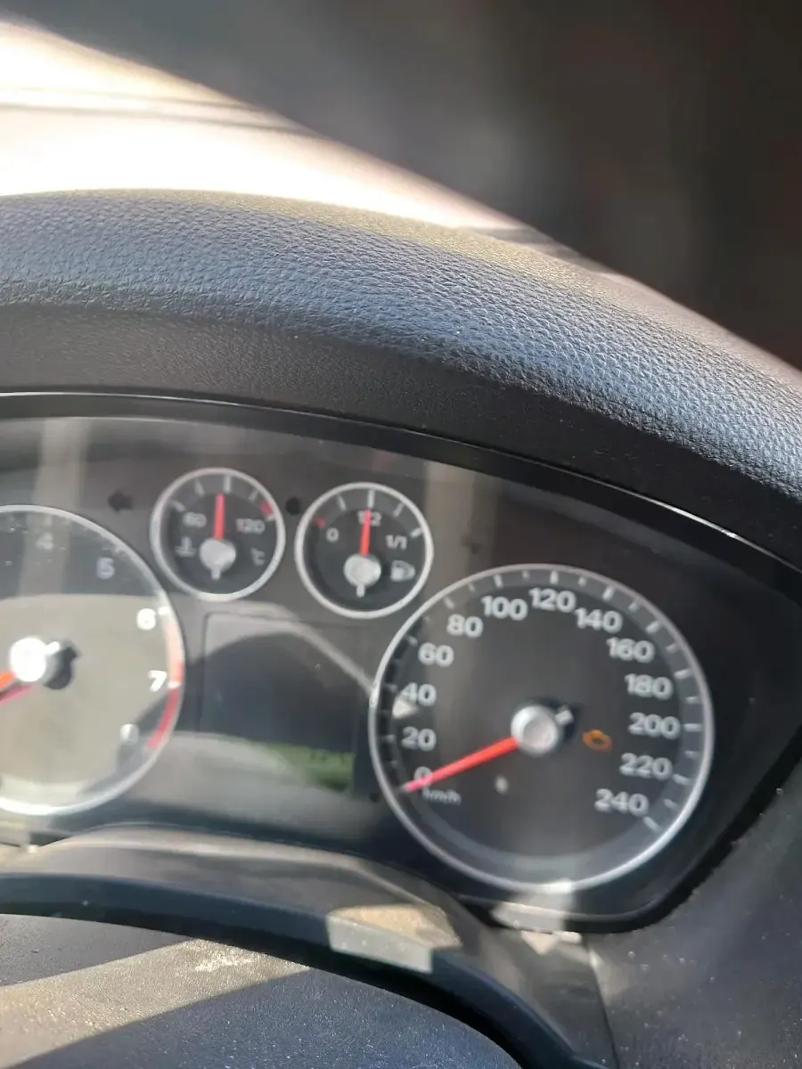 Usado Ford Focus 95 HP (69 kW) 2005 Prateado Citadino