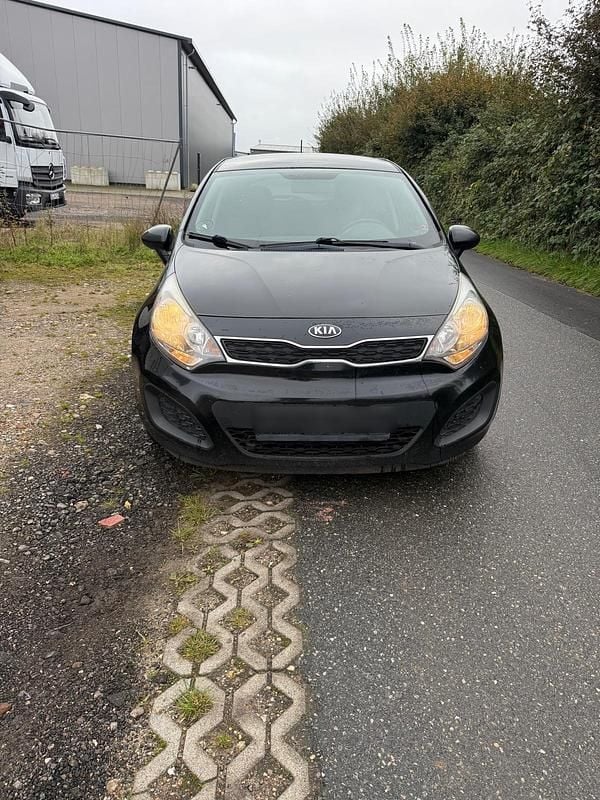 Schwarz Gebraucht 2014 Kia Rio 4 Limousine | 2.350 € (Superpreis) - Bild 1/4