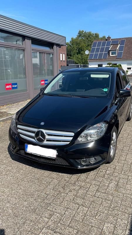 Schwarz Gebraucht 2012 Mercedes B200 Van / Kleinbus | 4.890 € (Superpreis) - Bild 1/4