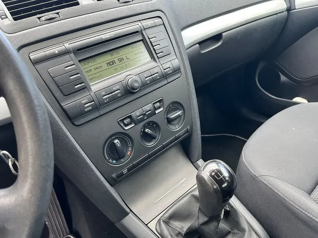 Gebraucht Skoda Octavia Ambiente 102 PS (75 kW) 2005 Silber Limousine