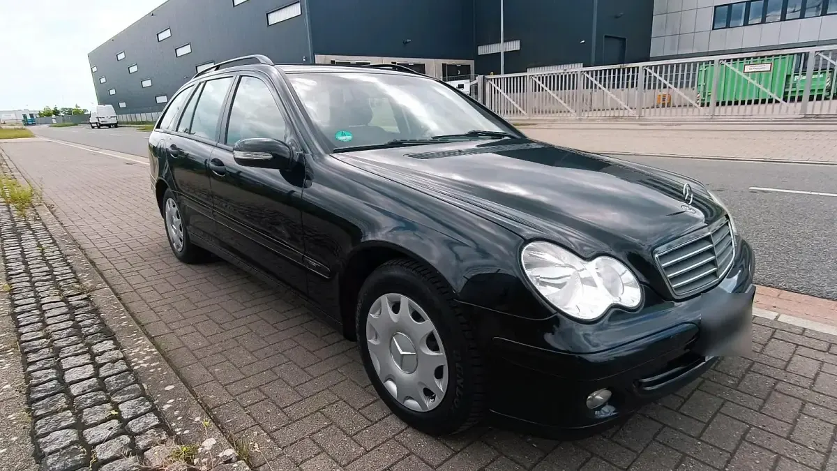 Gebraucht Mercedes C180 143 PS (105 kW) 2004 Schwarz Kombi