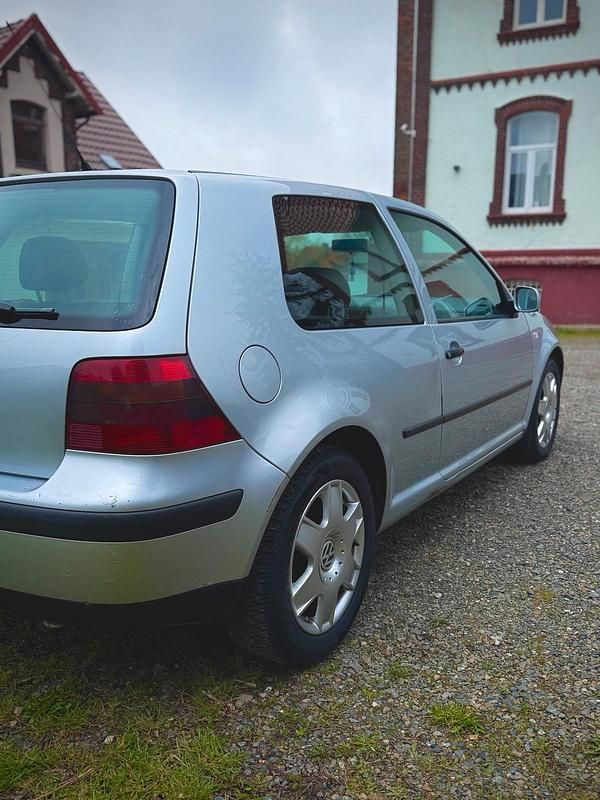 Gebraucht VW Golf IV 75 PS (55 kW) 2001 Silber Kleinwagen