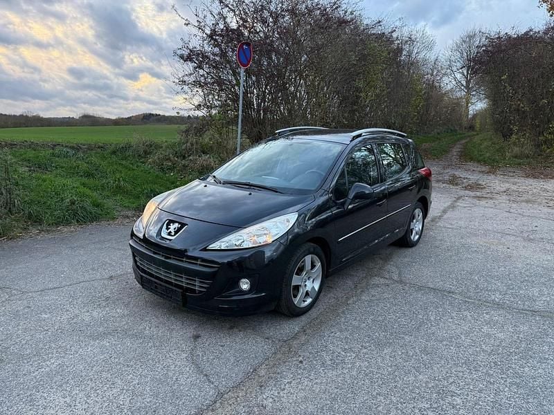 Grau Gebraucht 2012 Peugeot 207 Limousine | 4.750 € (Fairer Preis) - Bild 1/4
