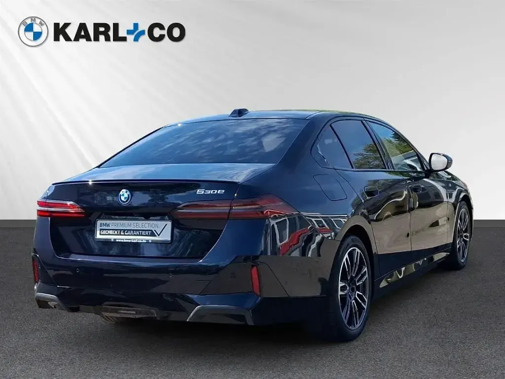Gebraucht BMW 530e M Sport 299 PS (219 kW) 2024 Schwarz Limousine