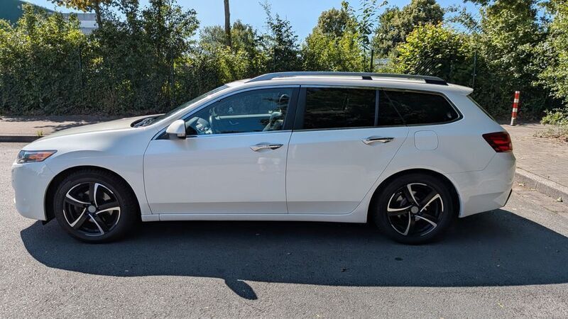 Weiß Gebraucht 2010 Honda Accord Executive Kombi | 9.900 € (Fairer Preis) - Bild 1/4