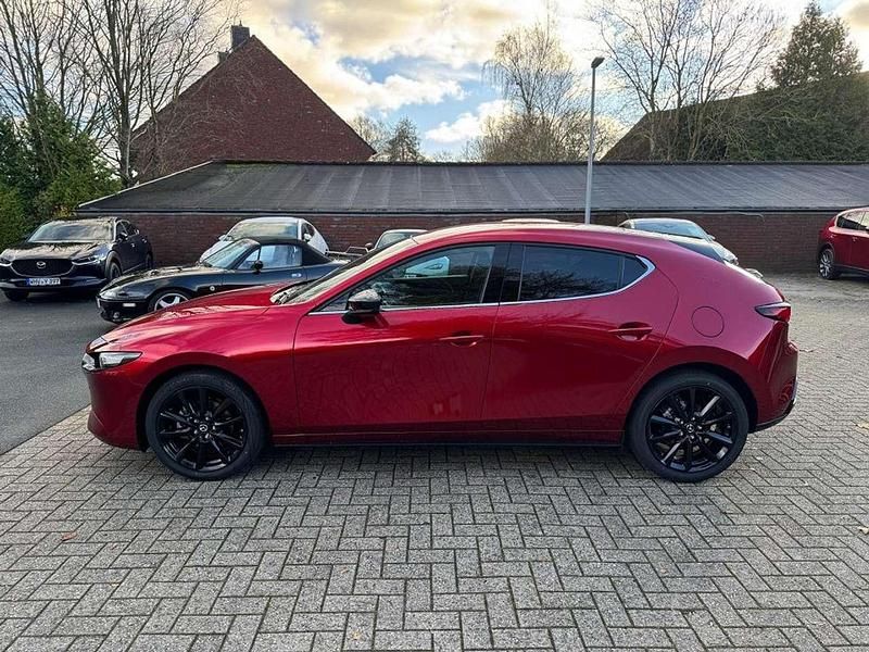 Neu Mazda 3 Homura-Line 186 PS (136 kW) 2025 Soul red crystal m Limousine