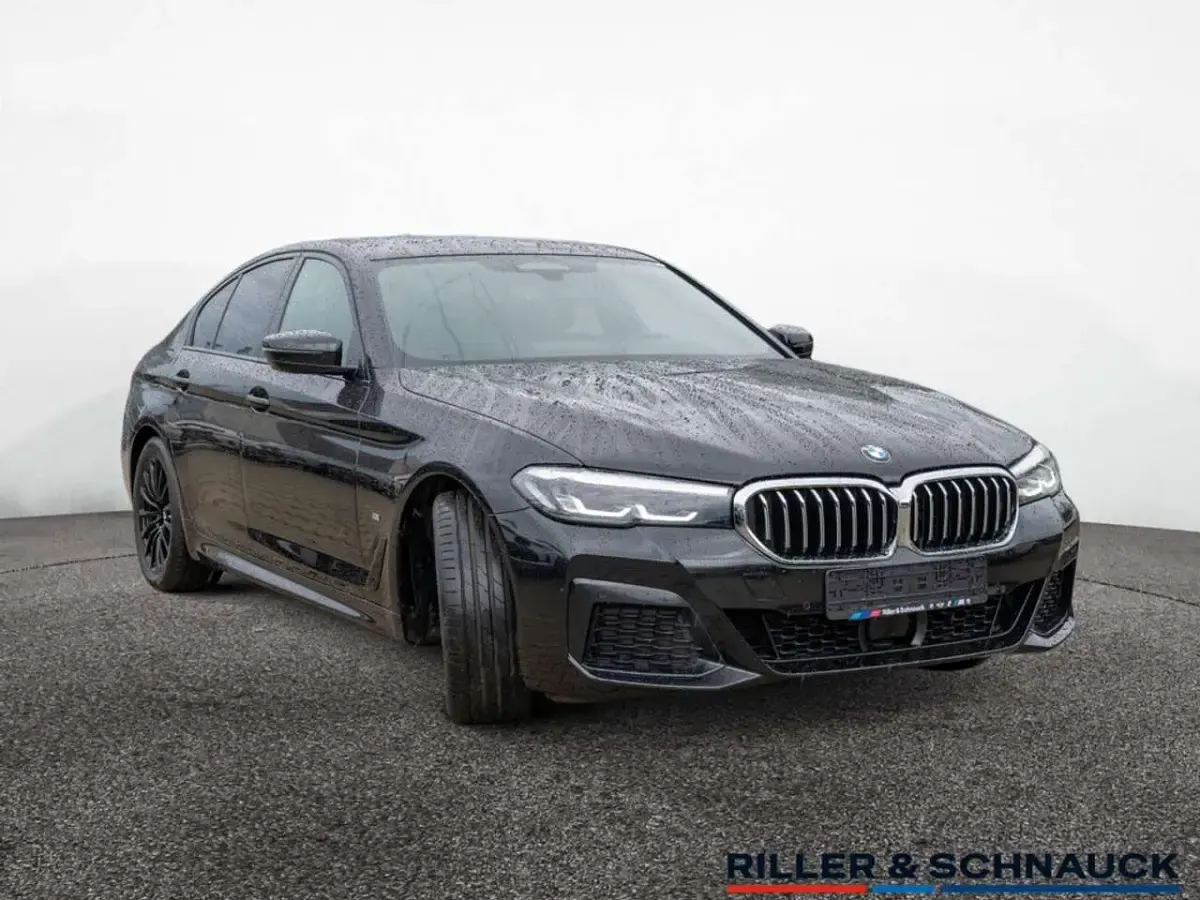 Gebraucht BMW 520 M Sport 190 PS (139 kW) 2023 Schwarz Limousine
