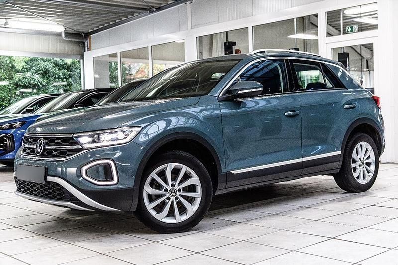 Blau metallic Gebraucht 2022 VW T-Roc Style SUV | 26.210 € (Etwas zu teuer) - Bild 1/1