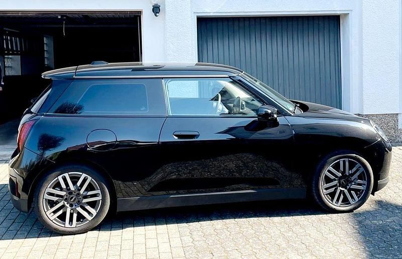 Gebraucht Mini Cooper 135 kW (184 PS) 2025 Schwarz Kleinwagen