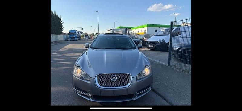 Grau Gebraucht 2008 Jaguar XF Premium Luxury Limousine | 5.300 € (Superpreis) - Bild 1/4