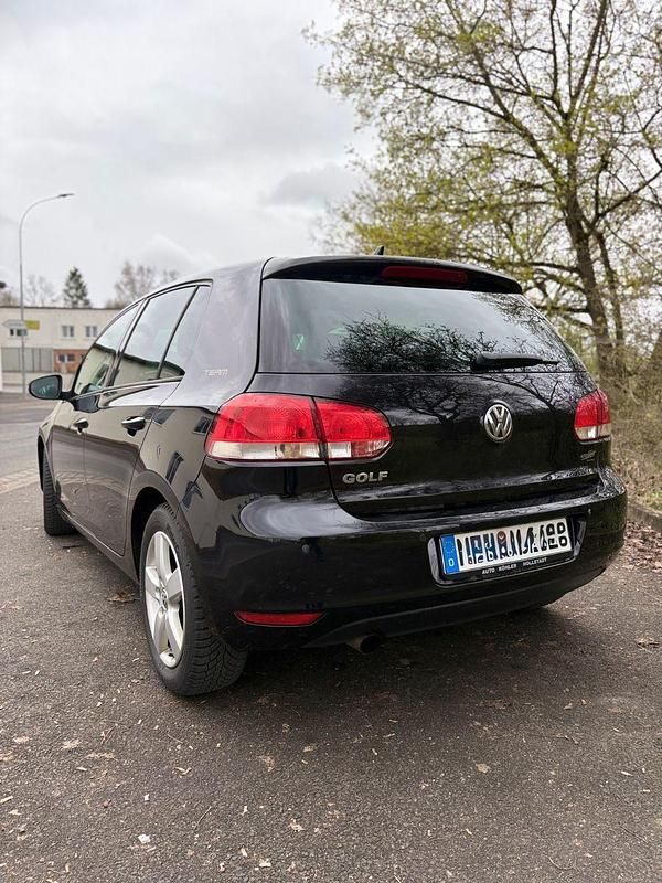 Gebraucht VW Golf VI Team 105 PS (77 kW) 2011 Schwarz Kleinwagen
