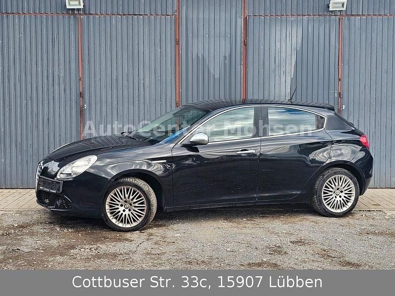 Schwarz Gebraucht 2011 Alfa Romeo Giulietta Super Kleinwagen | 2.999 € (Superpreis) - Bild 1/4