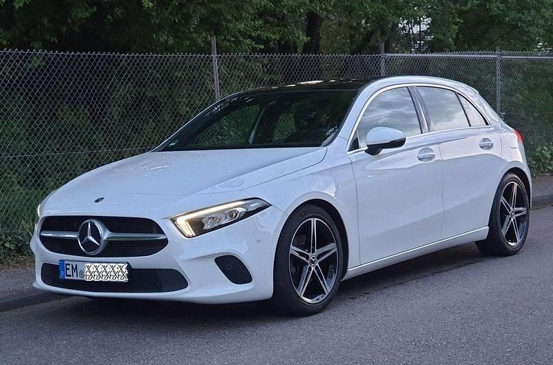Weiß Gebraucht 2018 Mercedes A200 Progressive Limousine | 18.900 € (Fairer Preis) - Bild 1/4