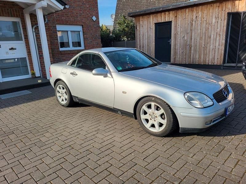 Gebraucht Mercedes SLK230 193 PS (141 kW) 1999 Silber Cabrio