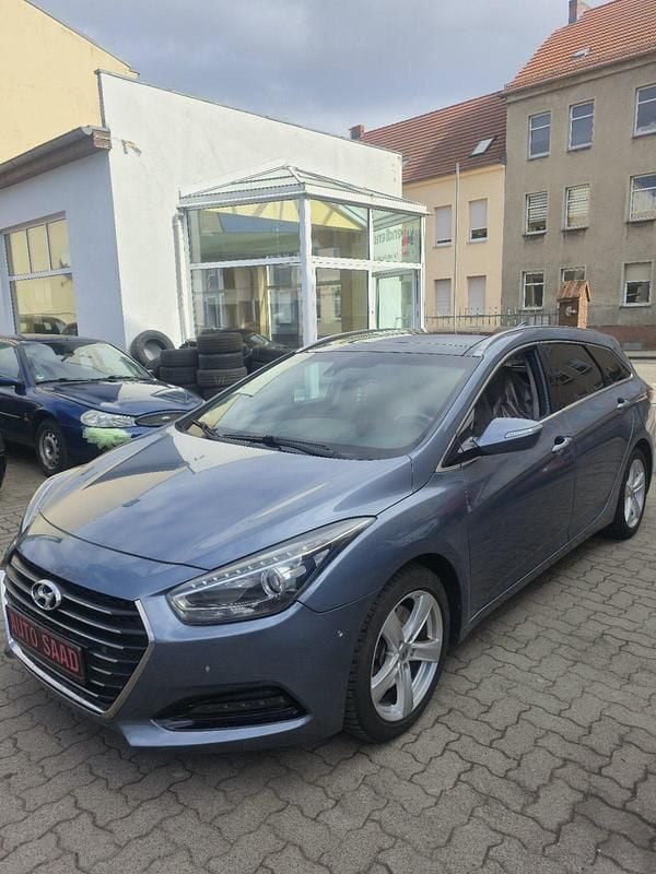 Gebraucht Hyundai i40 Premium 141 PS (103 kW) 2015 Blau Kombi