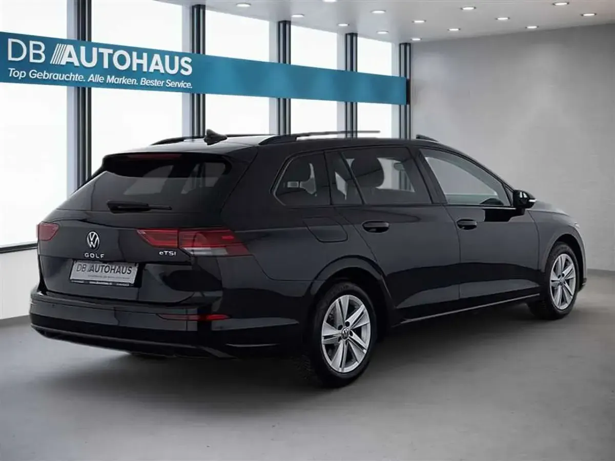 Gebraucht VW Golf VIII Life 150 PS (110 kW) 2024 Schwarz Kombi