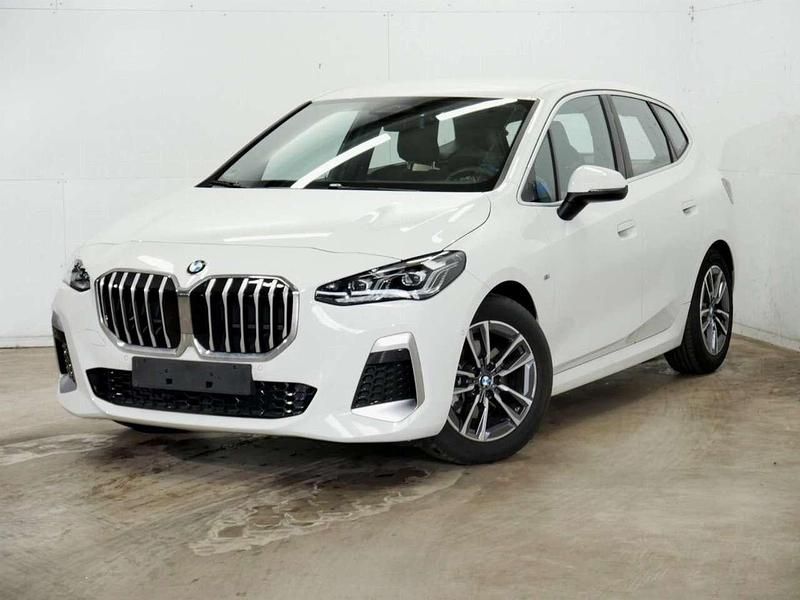 Alpinweiss 3 Gebraucht 2023 BMW 218 M Sport Van / Kleinbus | 27.480 € (Fairer Preis) - Bild 1/4