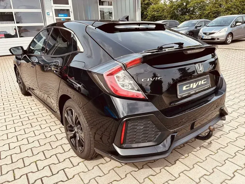 Gebraucht Honda Civic Elegance 129 PS (94 kW) 2017 Crystal black pearl Limousine