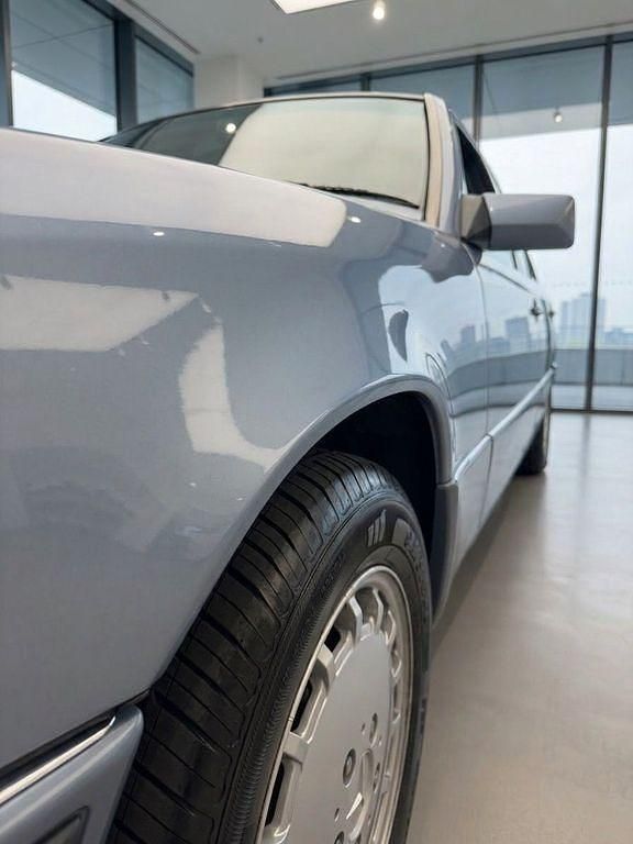 Second-hand Mercedes E230 132 CP (97 kW) 1992 Albastru Berlinǎ