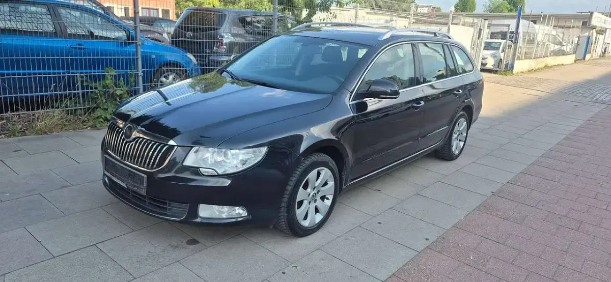 Gebraucht Skoda Superb Ambition 140 PS (102 kW) 2010 Schwarzmagic perleffekt Kombi