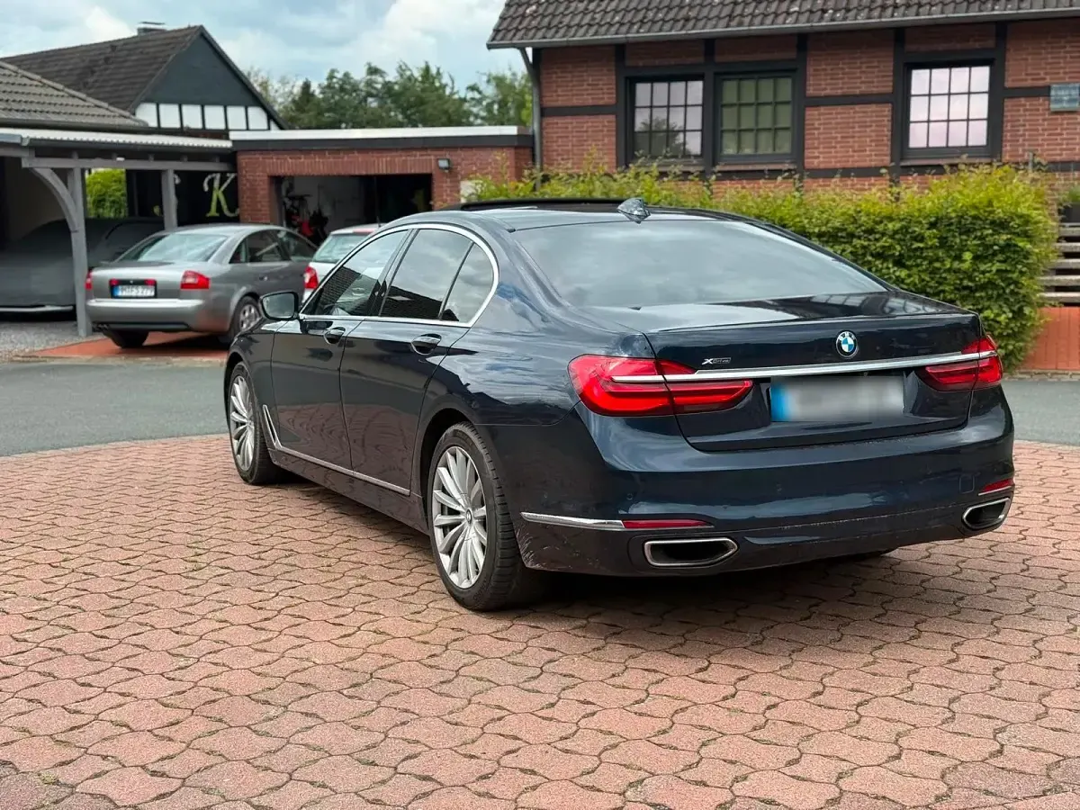 Gebraucht BMW 730 265 PS (194 kW) 2015 Blau Limousine