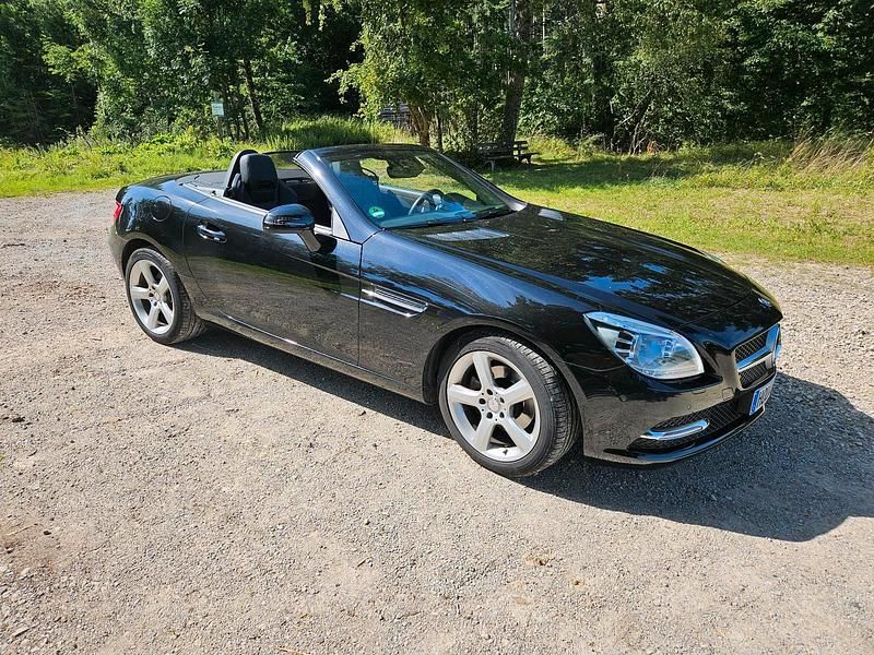 Schwarz Gebraucht 2013 Mercedes SLK200 Cabrio | 18.750 € - Bild 1/4