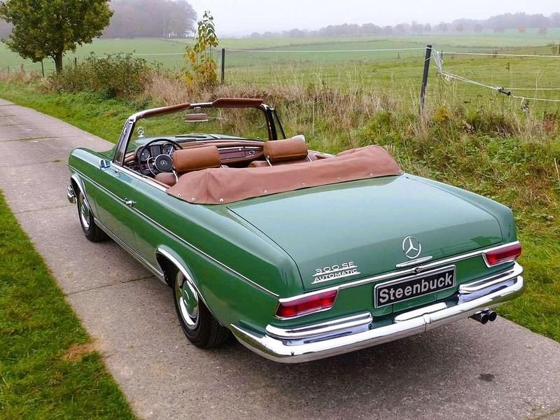 Gebraucht Mercedes 300 SE 170 PS (125 kW) 1966 Grün Cabrio