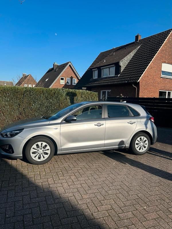 Gebraucht Hyundai i30 110 PS (80 kW) 2022 Grau Kleinwagen