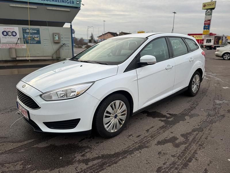 Weiß Gebraucht 2017 Ford Focus Kombi | 5.300 € (Guter Preis) - Bild 1/4
