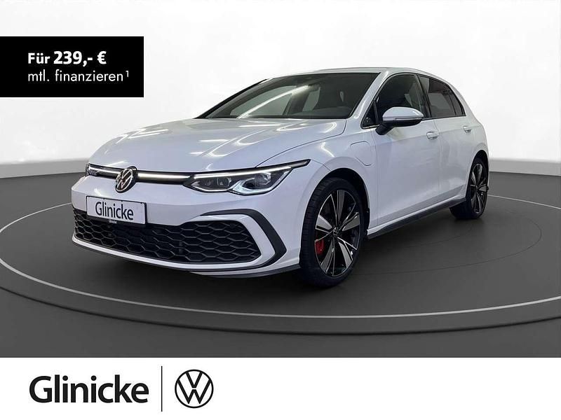 Pure white Gebraucht 2021 VW Golf VIII GTE Limousine | 22.980 € (Fairer Preis) - Bild 1/1