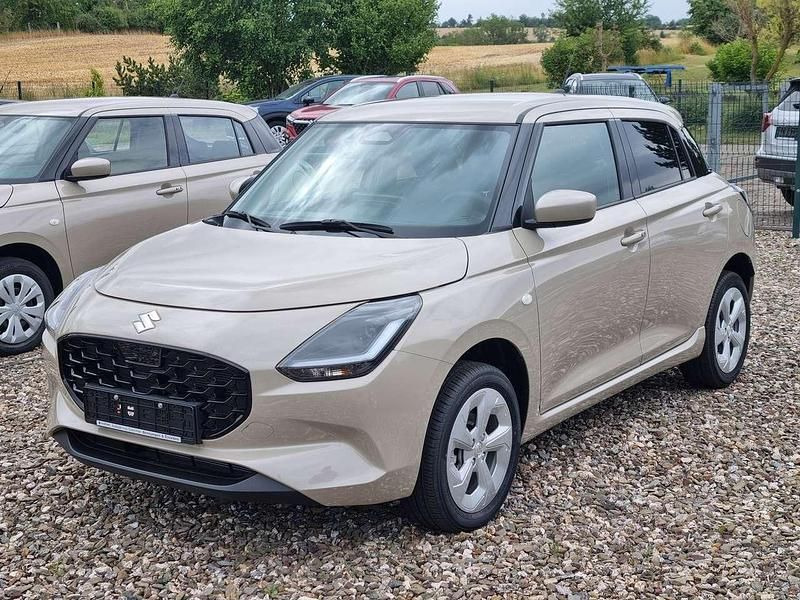 Caravan ivory pearl metallic Neu 2025 Suzuki Swift Comfort Limousine | 23.240 € - Bild 1/4