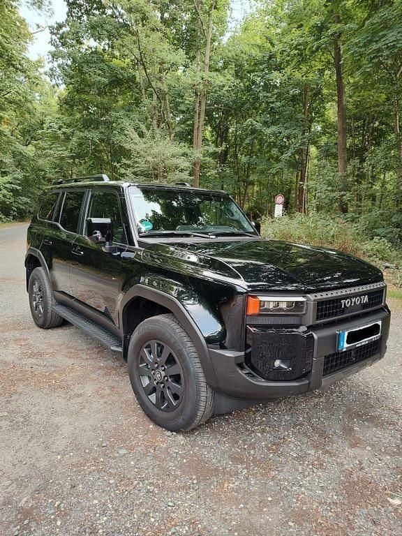 Schwarz Gebraucht 2024 Toyota Land Cruiser Executive SUV | 76.755 € (Superpreis) - Bild 1/4