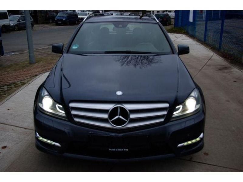 Grau (metallic) Gebraucht 2013 Mercedes C250 Kombi | 8.800 € (Fairer Preis) - Bild 1/4