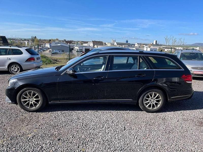 Gebraucht Mercedes E220 Edition 170 PS (125 kW) 2014 Schwarz (obsidianschwarz  metalliclack) Kombi