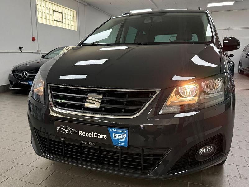 Grau Gebraucht 2016 Seat Alhambra Reference Van / Kleinbus | 17.480 € (Superpreis) - Bild 1/4