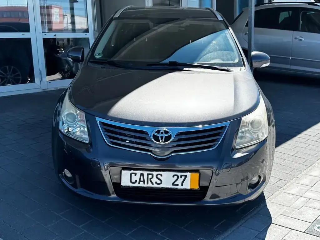 Gebraucht Toyota Avensis Edition 150 PS (110 kW) 2011 Grau Kombi