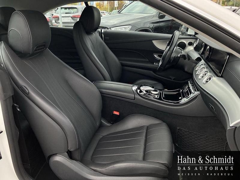 Gebraucht Mercedes E200 184 PS (135 kW) 2019 Unilack polarweiß Cabrio