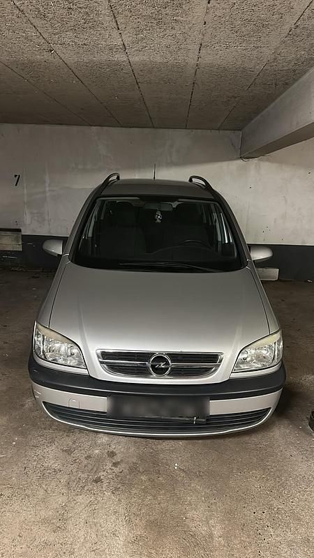 Grau Gebraucht 2005 Opel Zafira Van / Kleinbus | 2.999 € - Bild 1/4